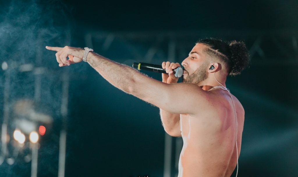 Ünlü Londralı Kıbrıslı Türk rapçi, B Young memleketinde sahneye çıktı