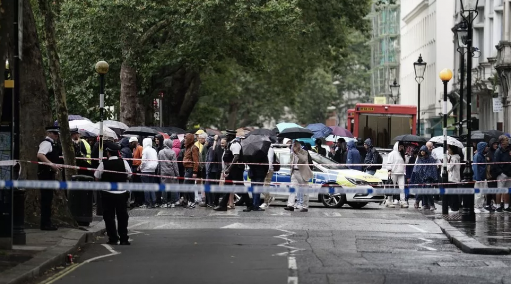 British Museum önünde bıçaklı saldırı