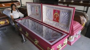Cenaze evi, Barbie temalı tabutları satışa sundu