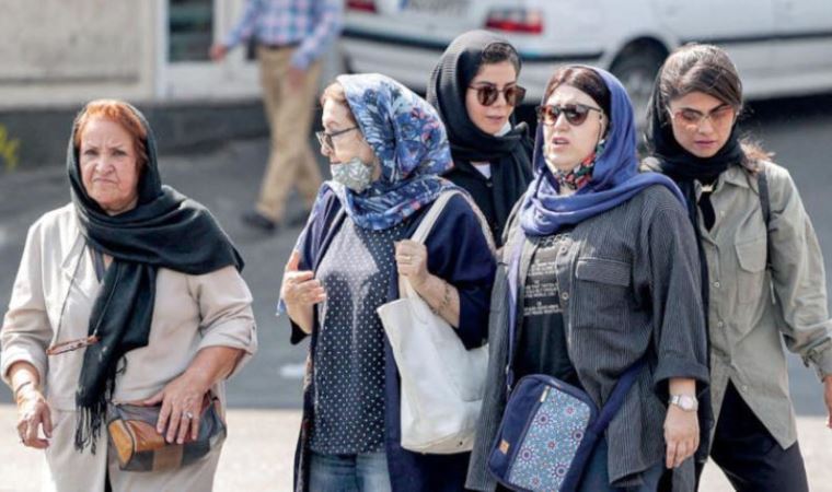 İran’da katı ‘başörtüsü’ yasasına onay çıktı