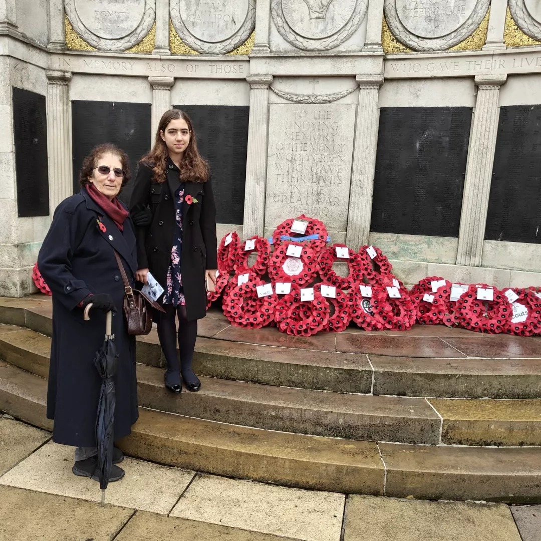 Community members take part in Remembrance Sunday ceremonies Londra