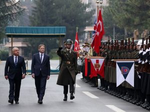 İngiltere Savunma Bakanı Grant Shapps, Türkiye’de Bakanı Güler ile görüştü