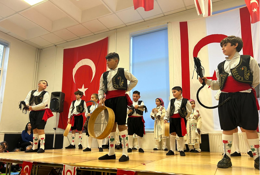 15 Kasım Cumhuriyet Bayramı, Londra Türk Okullarında da kutladı.