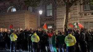 Londra’da Kamala Harris’i Gazze’deki ateşkes için protesto yapıldı