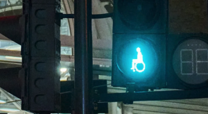 Londra’da beş yaya geçidinde engelli dostu trafik ışıkları kuruldu