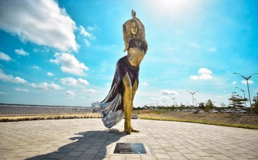 Shakira’nın Kolombiya’ya heykeli dikildi! Önündeki not dikkat çekti: Kalçaları yalan söylemez, eşsiz bir yetenek
