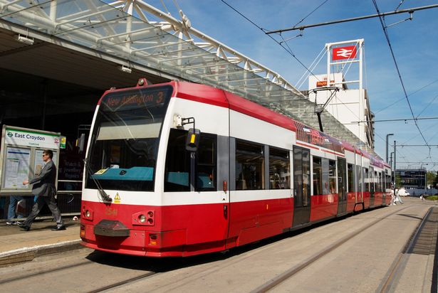 TfL, 25 yılın ardından güvenilirliği azalan Londra tramvaylarını değiştirecek