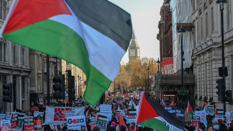 İngiltere’de sanatçılardan, kültür kurumlarının “Filistinlilerin sesini bastırmasına” tepki