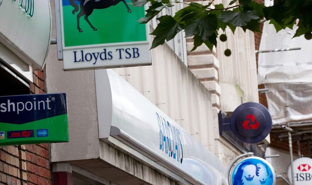 Kuzey Londra’da Barclays, Halifax, Lloyds ve NatWest şubelerini azaltıyor