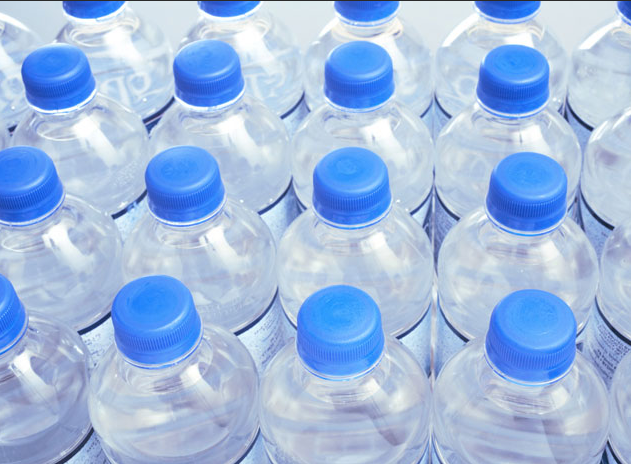 Pet şişedeki su, insan sağlığı için tehlikeli binlerce “nanoplastik” içeriyor