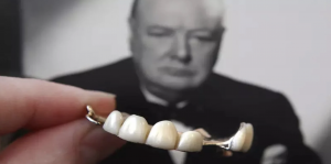 Winston Churchill’in takma dişleri satışa çıkarılıyor