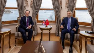 Hakan Fidan, David Cameron ile İstanbul’da bir araya geldi