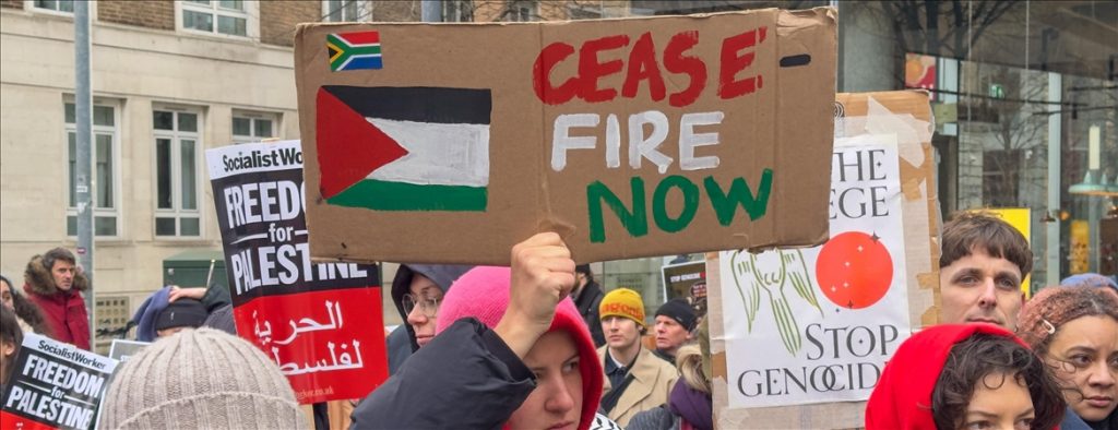 İsrail’e silah satışı yapan İngiliz savunma şirketi BAE Systems, Londra’da protesto edildi