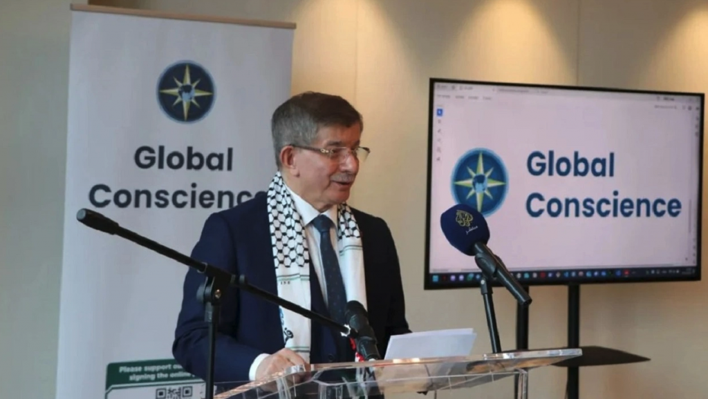 Ahmet Davutoğlu, Londra konferansında Gazze’deki krize odaklandı