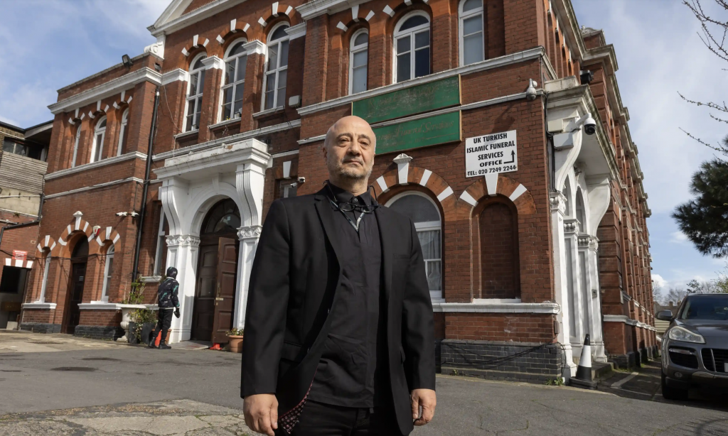 Türklerin Londra’daki ilk camisi olan  Shacklewell Lane kapanmanın eşiğinde