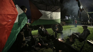 İngiltere’de Filistin destekçisi aktivistler İsrailli silah şirketi önünde çadır kurdu