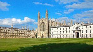 İngiltere üniversiteleri vize belirsizliği nedeniyle uluslararası öğrencilerini kaybediyor