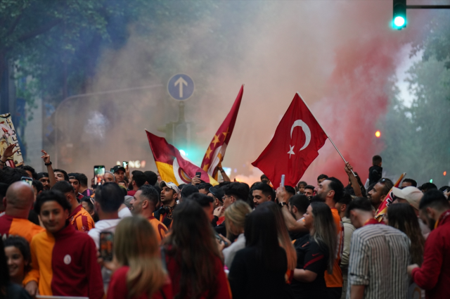 Almanya’daki şampiyonluk kutlamalarında taşkınlık çıkaran 18 Galatasaray taraftarı tutuklandı