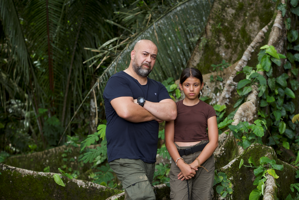 Kıbrıslı Türk baba Efdal ve kızı Ezra, Ed Stafford ile ormanın derinliklerine çıkıyor