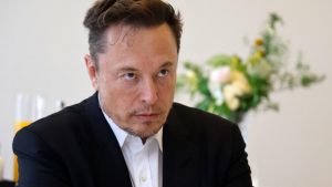 Musk İngiltere’yi “zalim bir polis devleti” olmakla suçladı