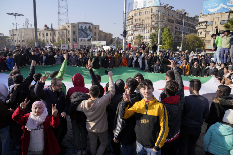 Suriyeliler Şam’a akın ediyor